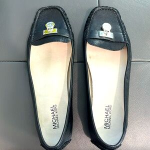 Michael Kors black flat SZ10